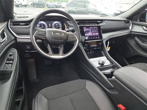 New 2025 Jeep Grand Cherokee Altitude image 20