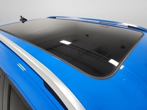 Used 2022 Volkswagen Taos SEL w/ Panoramic Sunroof Package image 18