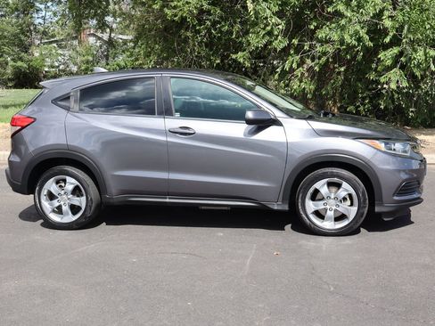 Used 2019 Honda HR-V LX image 3
