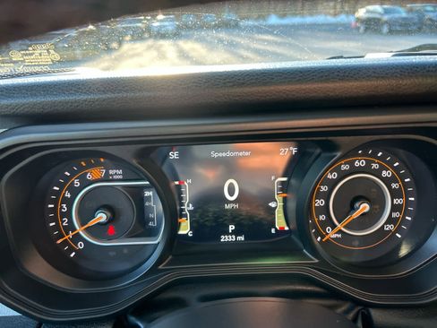 Used 2025 Jeep Wrangler Sport S image 32