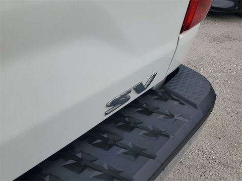 Used 2019 Nissan Titan SV image 7