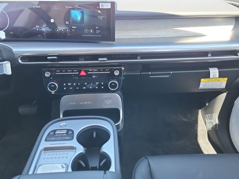 New 2026 Hyundai Ioniq 9 Limited AWD/4WD image 21