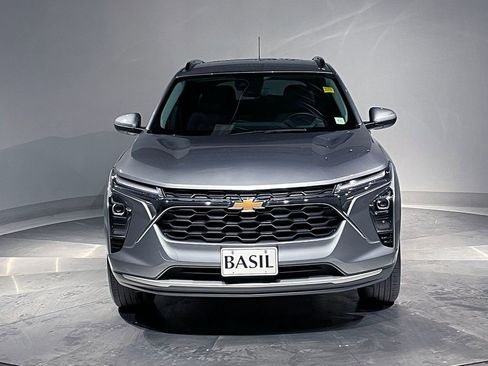 Used 2024 Chevrolet Trax LT w/ Driver Confidence Package image 9