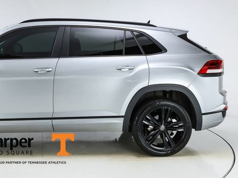 Used 2023 Volkswagen Atlas Cross Sport SEL R-Line AWD/4WD image 43