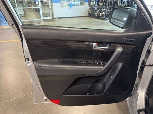 Used 2012 Kia Sorento SX FWD image 25