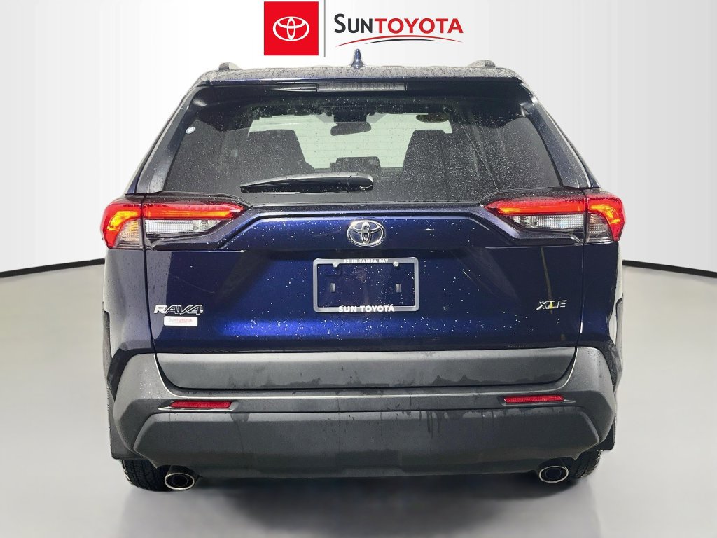 Used 2024 Toyota RAV4 XLE w/ Convenience Package FWD image 4