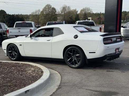 Used 2019 Dodge Challenger R/T w/ Driver Convenience Group image 8