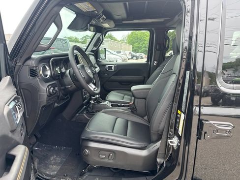 New 2026 Jeep Wrangler Unlimited Sahara AWD/4WD image 15