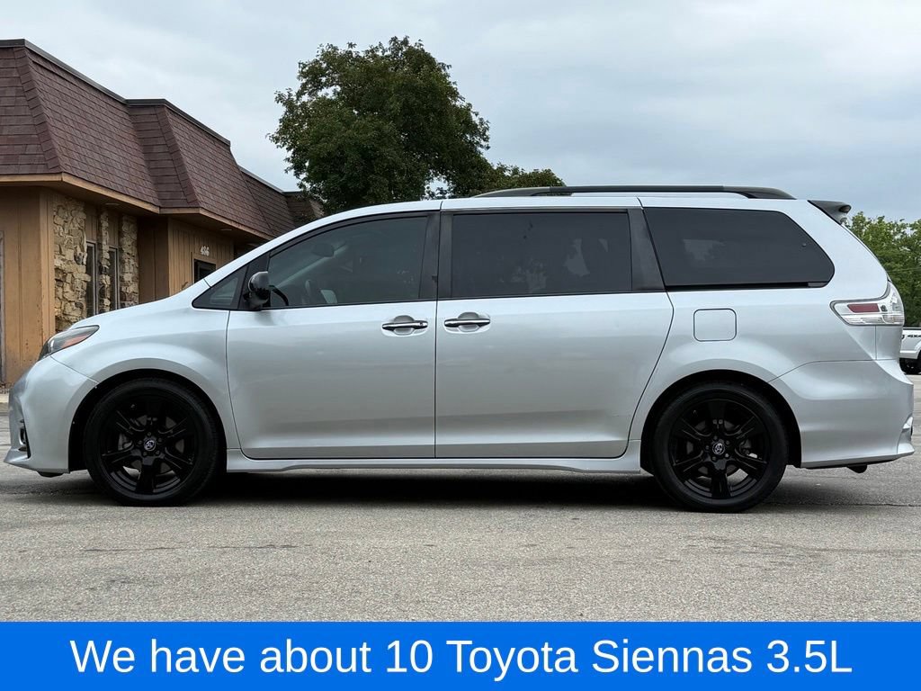 Used 2020 Toyota Sienna SE Premium w/ Nightshade Edition FWD image 2