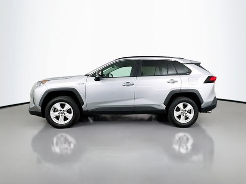 Used 2021 Toyota RAV4 LE AWD/4WD image 4