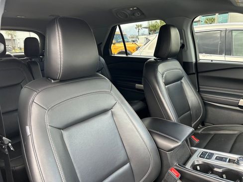 Used 2023 Ford Explorer XLT w/ Equipment Group 202A image 14