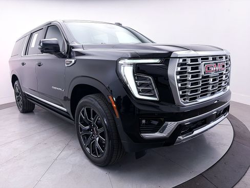 Used 2025 GMC Yukon XL Denali w/ Sun & Power Step Package AWD/4WD image 13