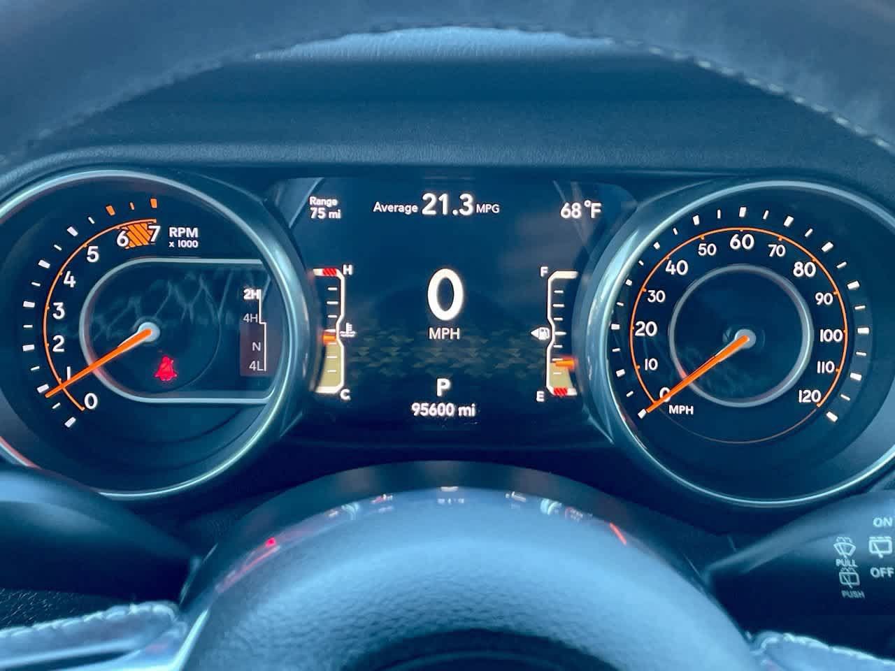 Used 2018 Jeep Wrangler Unlimited Sahara AWD/4WD image 28