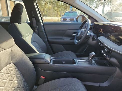 Used 2025 Nissan Kicks SV w/ Charging Package FWD image 34