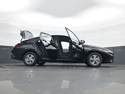 New 2026 Hyundai Elantra SE image 33