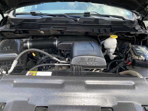 Used 2018 RAM 1500 Express AWD/4WD image 40