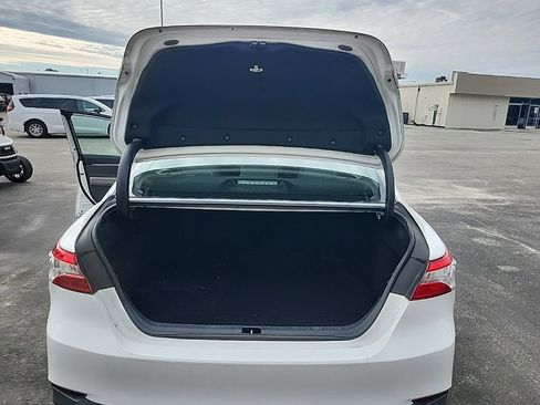 Used 2018 Toyota Camry L image 25