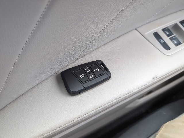 Used 2022 Volkswagen Tiguan SE FWD image 25
