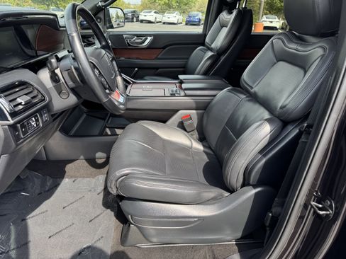 Used 2024 Lincoln Navigator L 4WD image 8