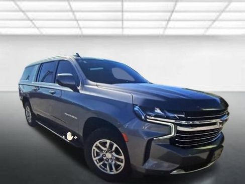 Used 2022 Chevrolet Suburban LT image 1