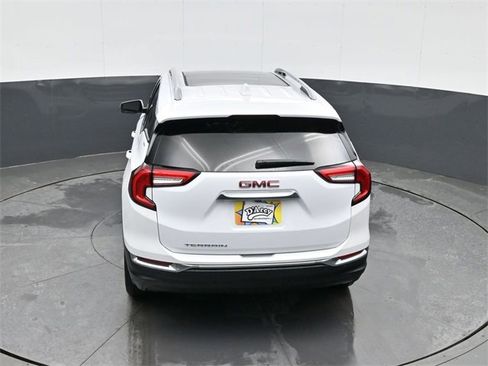 Used 2024 GMC Terrain SLT image 18