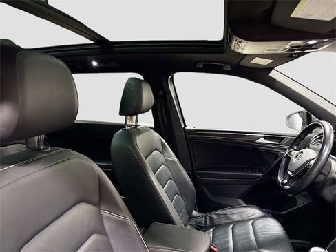 Used 2021 Volkswagen Tiguan SEL Premium R-Line image 33