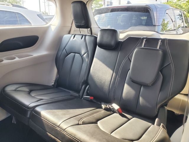 Used 2024 Chrysler Pacifica Limited FWD image 29