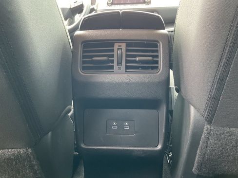Used 2025 Nissan Rogue SV FWD image 17