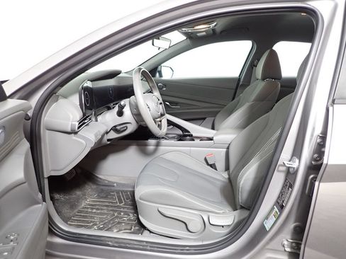 Used 2023 Hyundai Elantra SEL w/ Convenience Package FWD image 20