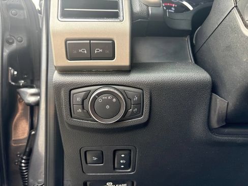 Used 2021 Ford F250 Lariat w/ Lariat Ultimate Package AWD/4WD image 16