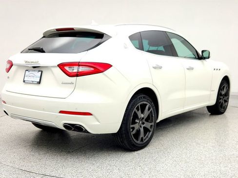 Used 2019 Maserati Levante GranLusso image 5