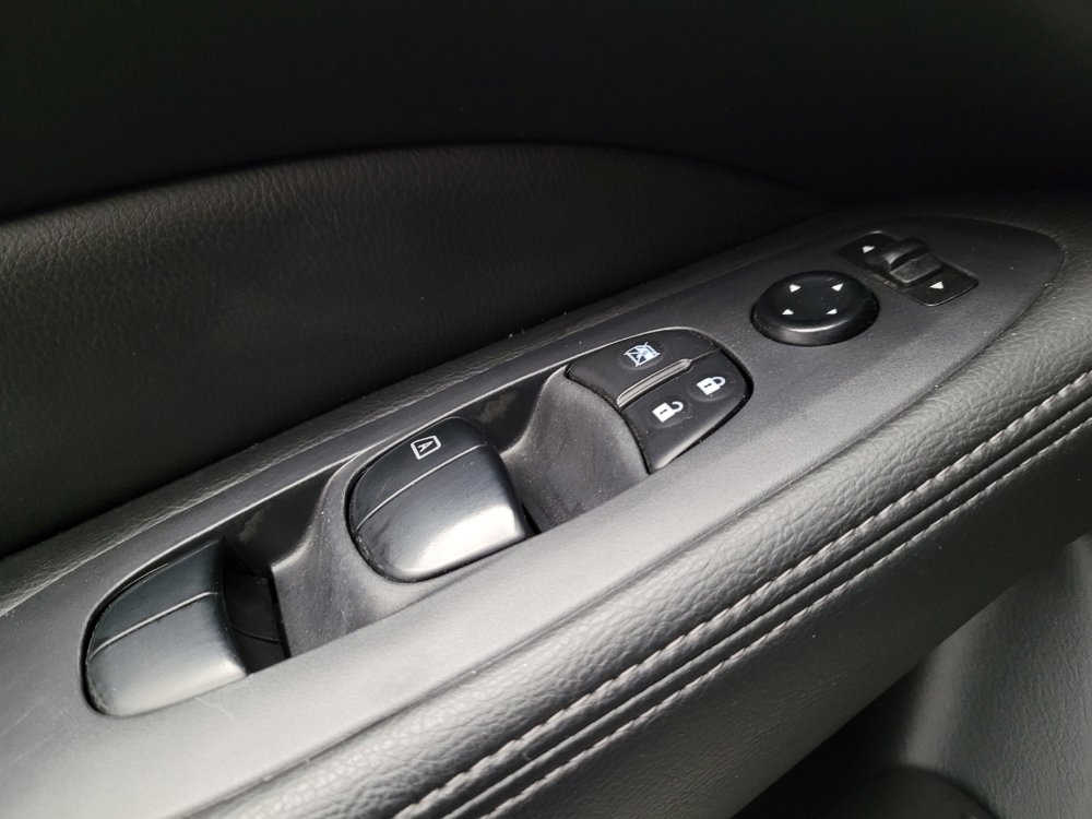 Used 2020 Nissan Pathfinder S FWD image 27