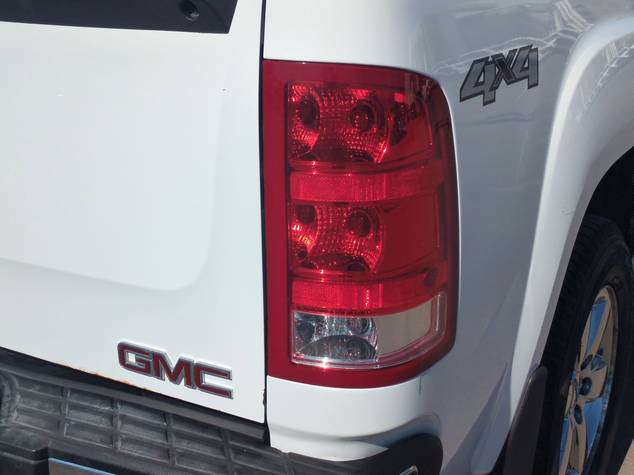 Used 2011 GMC Sierra 1500 4x4 Crew Cab Hybrid image 11