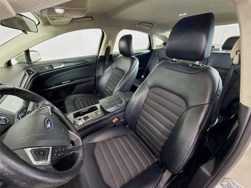 Used 2018 Ford Fusion SE w/ Equipment Group 201A image 12