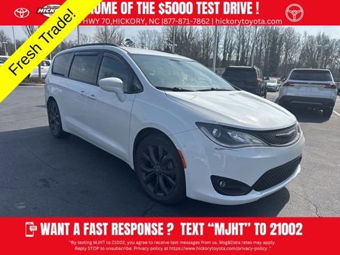 Used 2020 Chrysler Pacifica Touring-L w/ S Appearance Package image 1