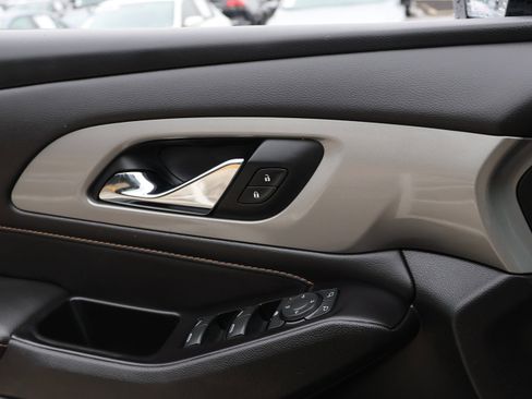 Used 2020 Chevrolet Traverse LS w/ LPO, Blackout Package AWD/4WD image 40