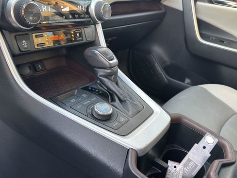 Used 2022 Toyota RAV4 Limited image 25