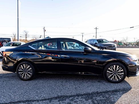 Used 2025 Nissan Altima 2.5 SV FWD image 7