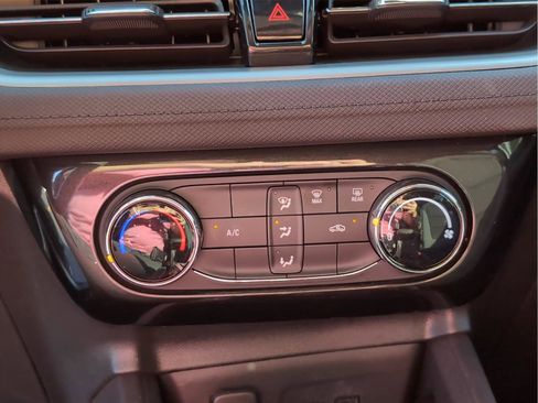 Used 2025 Chevrolet TrailBlazer LT FWD image 19