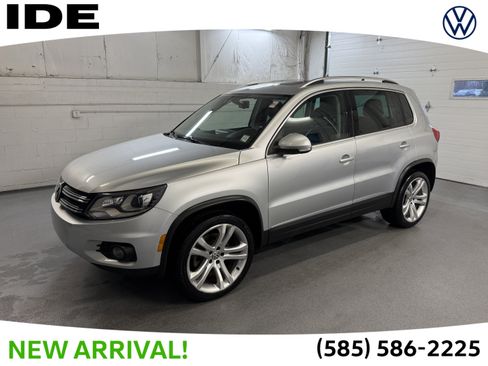 Used 2012 Volkswagen Tiguan SE image 1