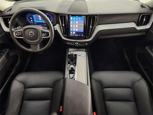 Used 2025 Volvo XC60 B5 Plus image 4