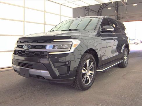 Used 2022 Ford Expedition XLT AWD/4WD image 1