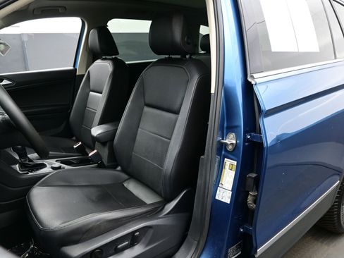 Used 2020 Volkswagen Tiguan SE image 10