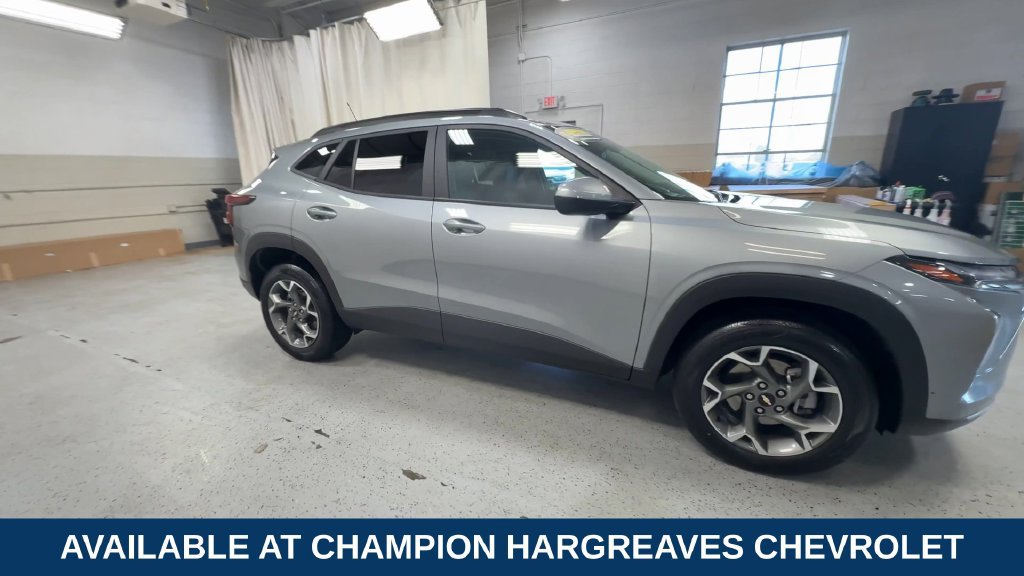 Certified 2024 Chevrolet Trax LT FWD image 2