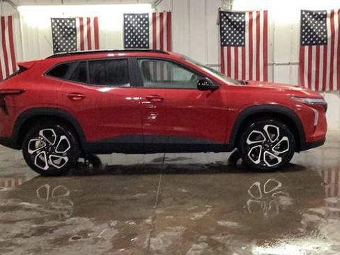 New 2026 Chevrolet Trax RS w/ Sunroof Package FWD image 18