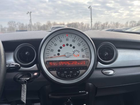 Used 2011 MINI Cooper Clubman FWD image 12