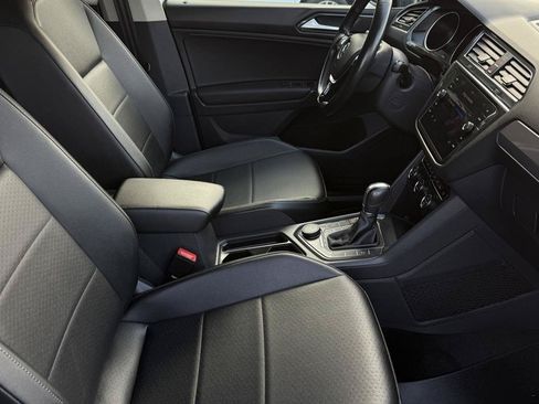 Used 2018 Volkswagen Tiguan SE AWD/4WD image 41