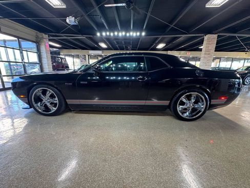 Used 2016 Dodge Challenger R/T Plus RWD image 4