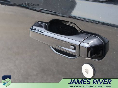 Used 2023 Jeep Gladiator Overland AWD/4WD image 19