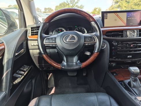 Used 2016 Lexus LX 570 4WD w/ Luxury Package image 13